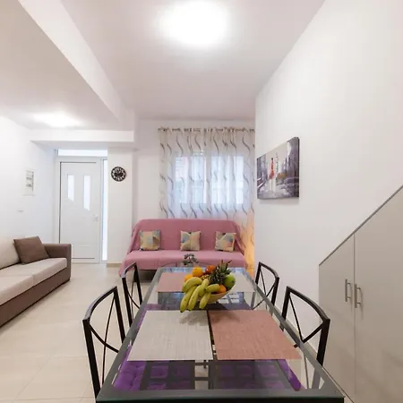 Magdalenia's Cozy *